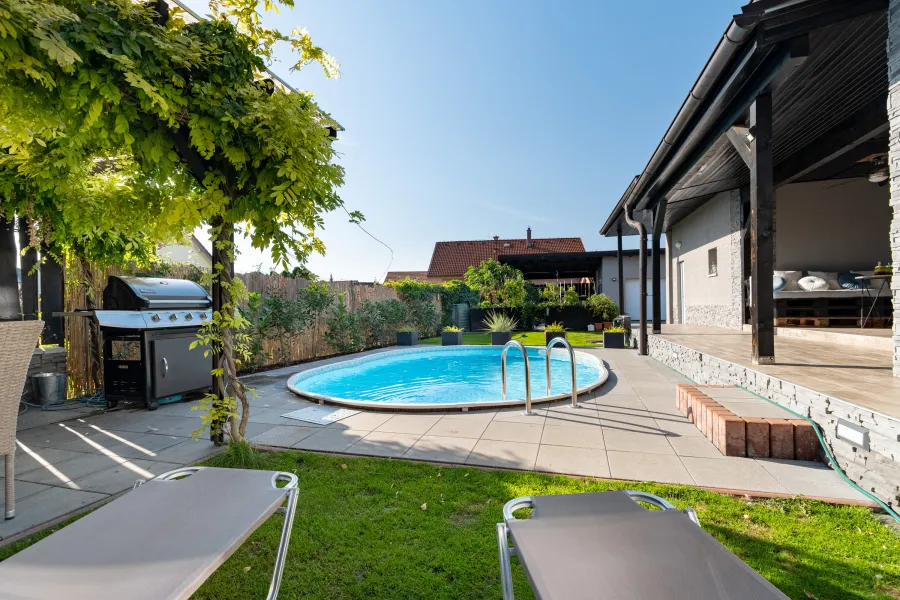 RODINNÝ DOM S BAZÉNOM, GARÁŽOU A PODNIKATEĽSKÝM POTENCIÁLOM